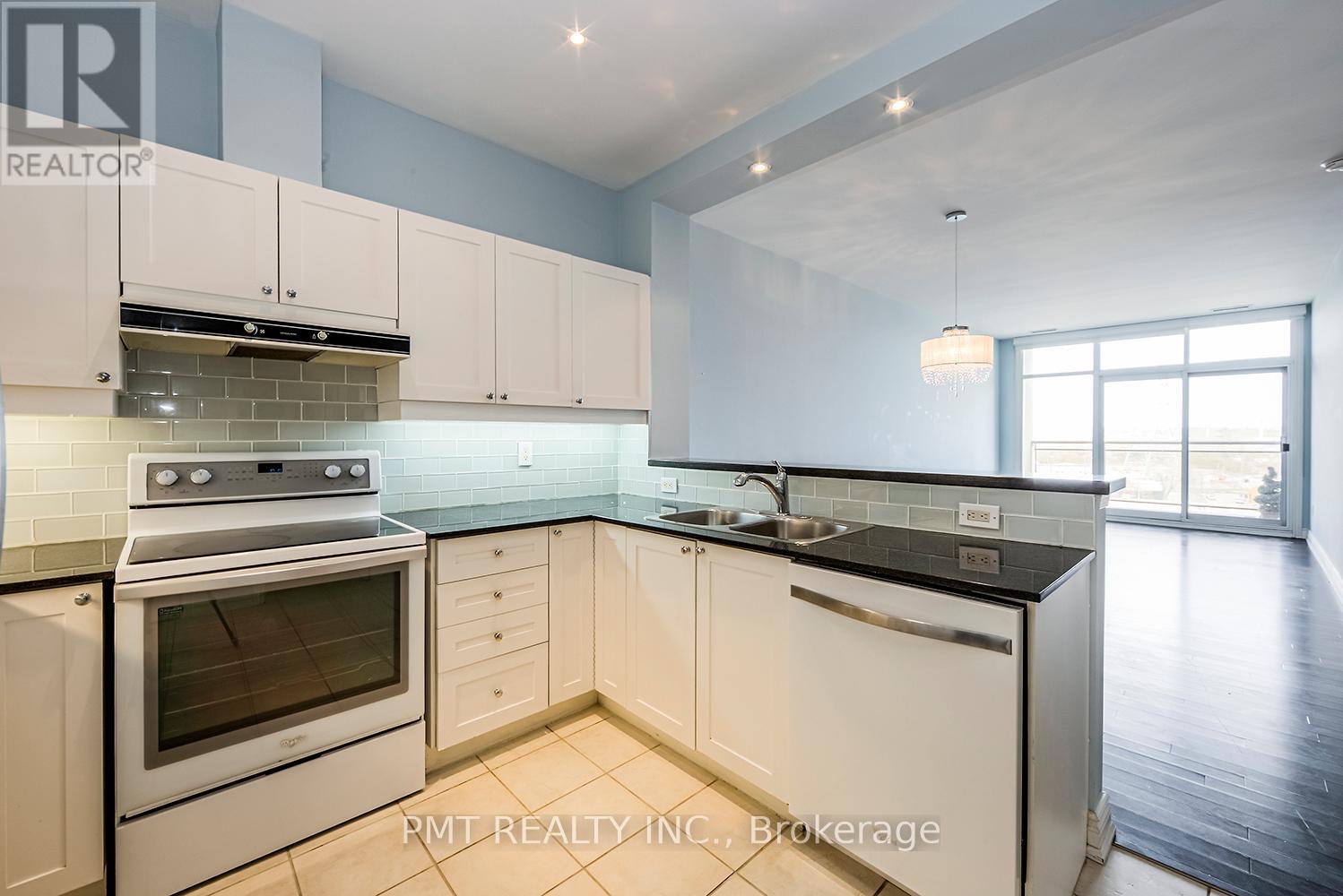 606 - 1 Leaside Park Drive, Toronto, Ontario  M4H 1R1 - Photo 3 - C12578838