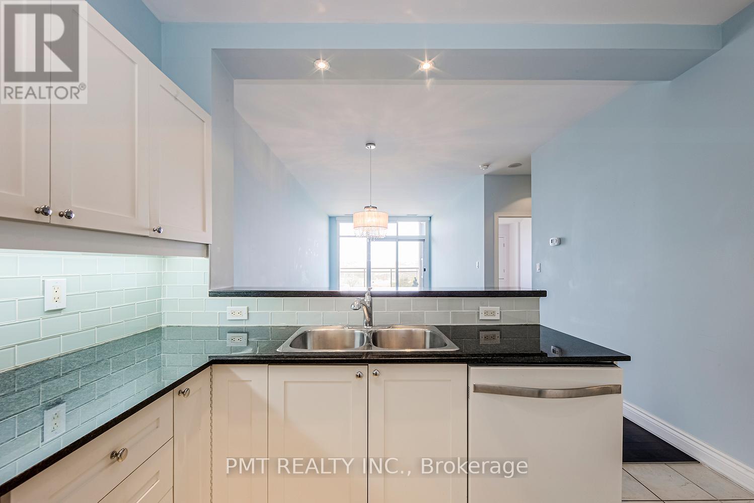 606 - 1 Leaside Park Drive, Toronto, Ontario  M4H 1R1 - Photo 8 - C12578838