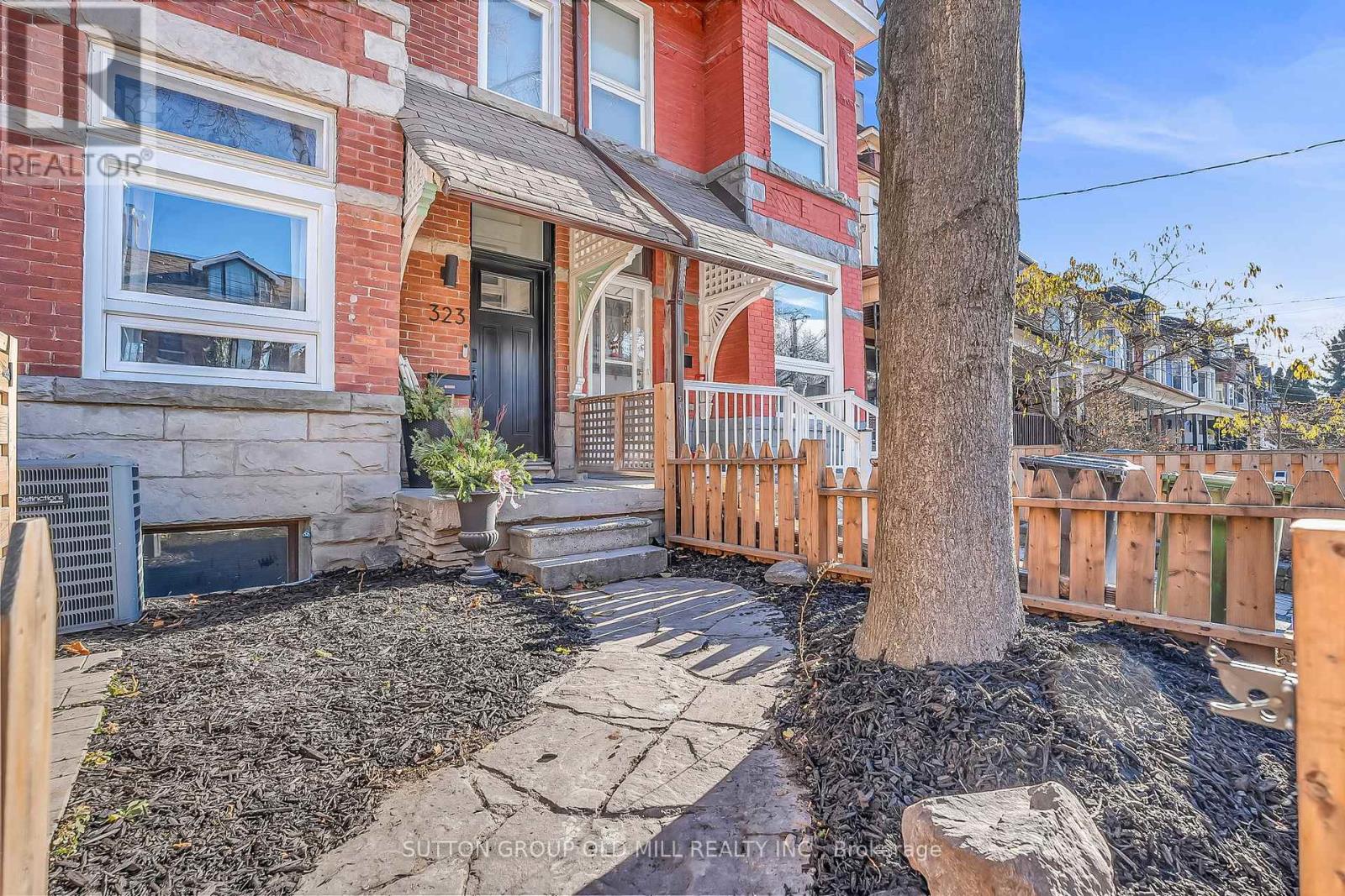 323 CLINTON STREET, Toronto, Ontario