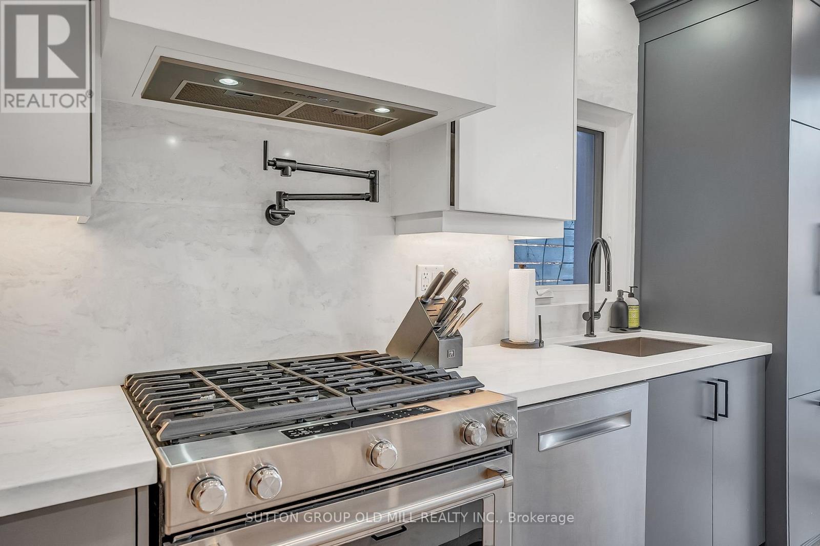 323 Clinton Street, Toronto, Ontario  M6G 2Y7 - Photo 13 - C12578864