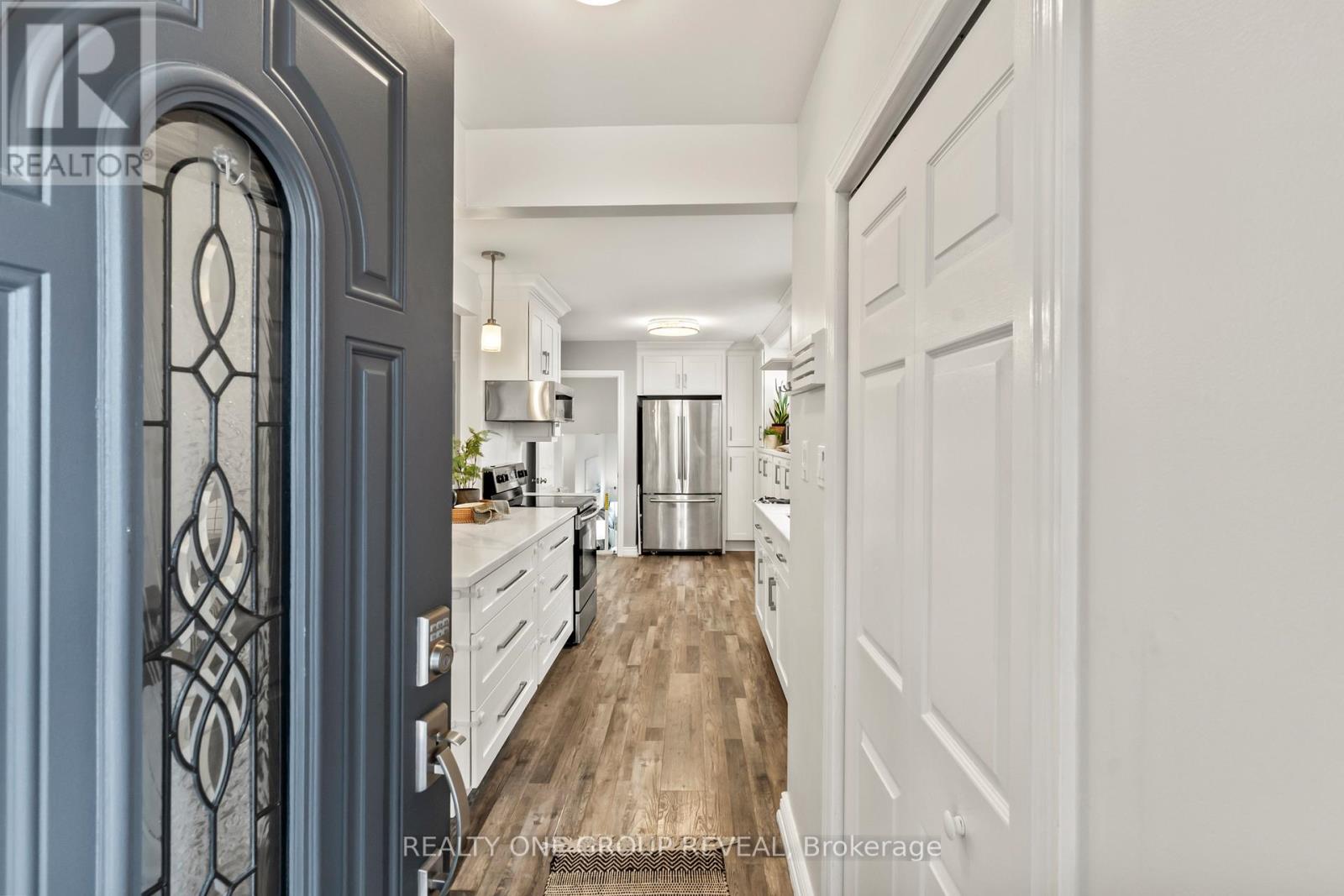 716 Kenora Avenue, Oshawa, Ontario  L1J 1K6 - Photo 3 - E12578826