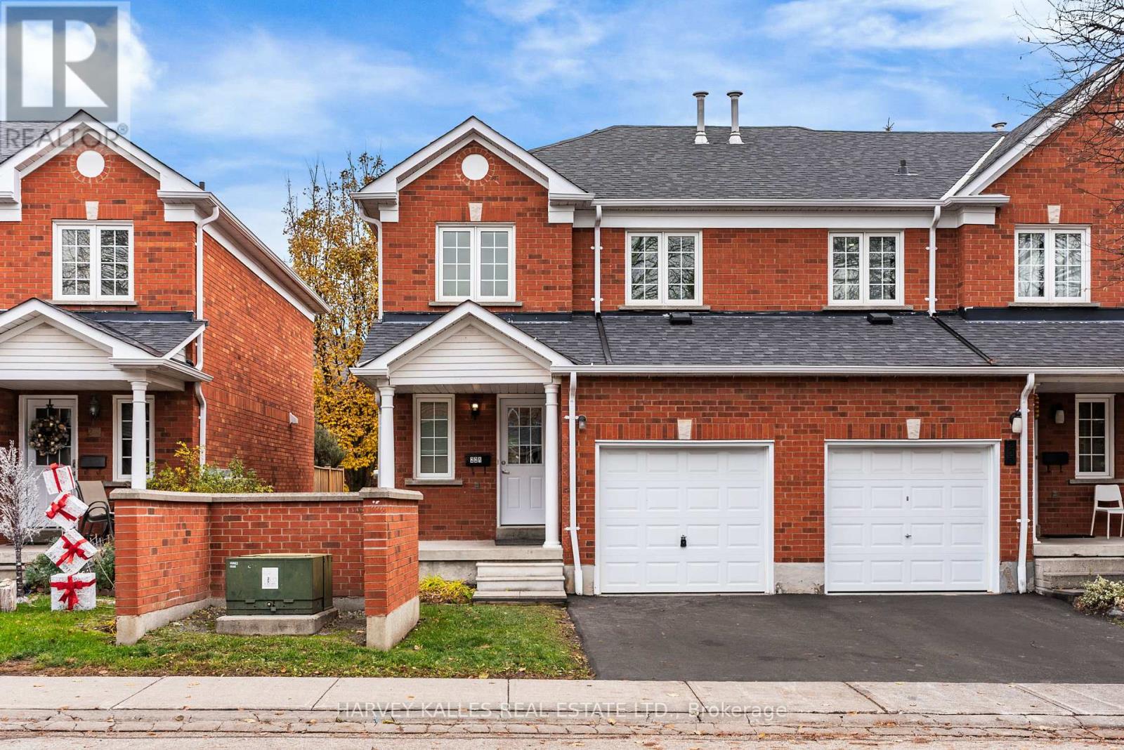 221 - 10 BASSETT BOULEVARD, Whitby, Ontario