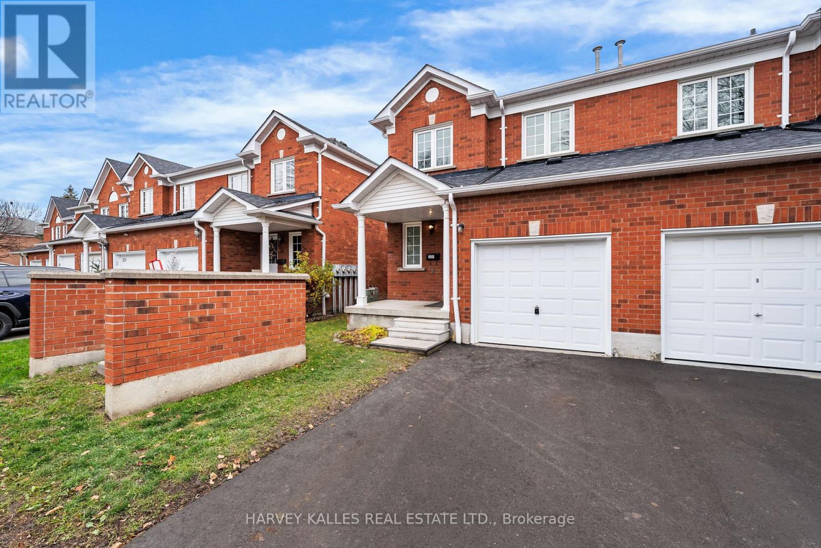 221 - 10 Bassett Boulevard, Whitby, Ontario  L1N 9C8 - Photo 2 - E12578860