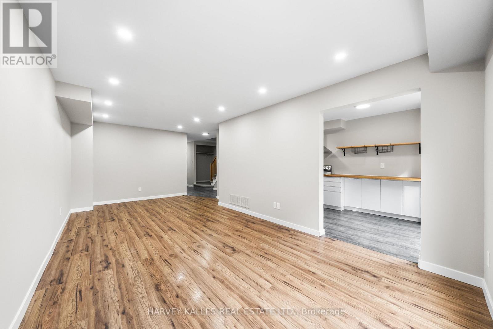 221 - 10 Bassett Boulevard, Whitby, Ontario  L1N 9C8 - Photo 3 - E12578860