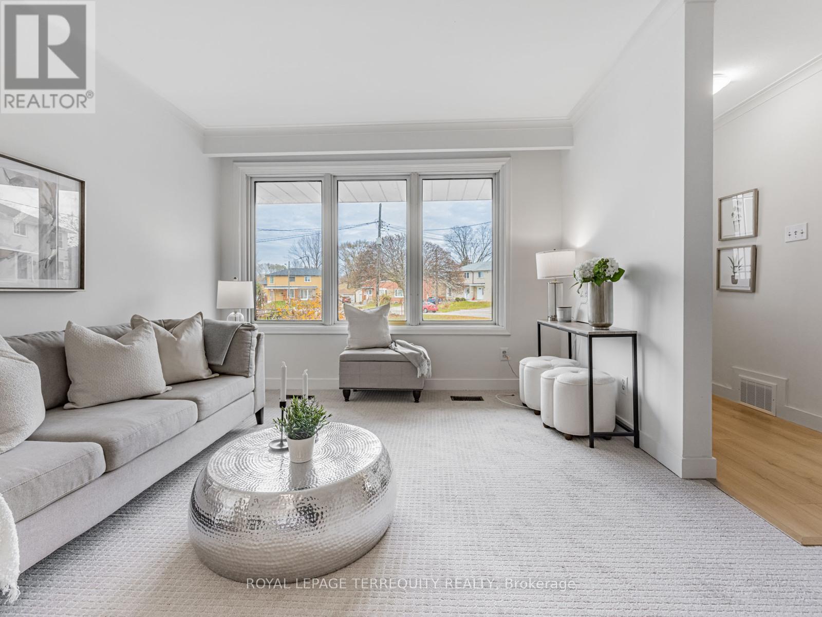 34 Athenia Court, Toronto, Ontario  M1E 2C1 - Photo 4 - E12578902