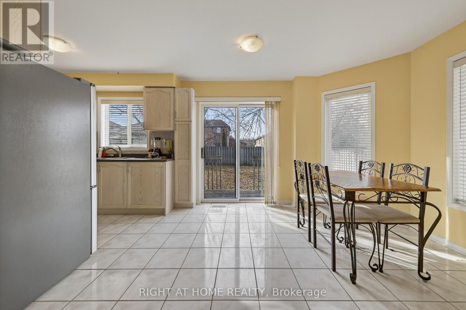 1338 Vincent Crescent, Innisfil, Ontario  L9S 1Z8 - Photo 10 - N12578818