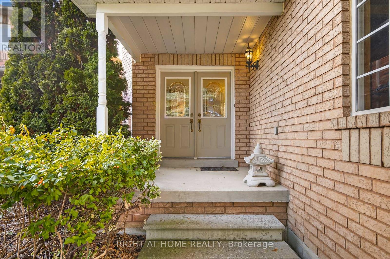 1338 Vincent Crescent, Innisfil, Ontario  L9S 1Z8 - Photo 3 - N12578818