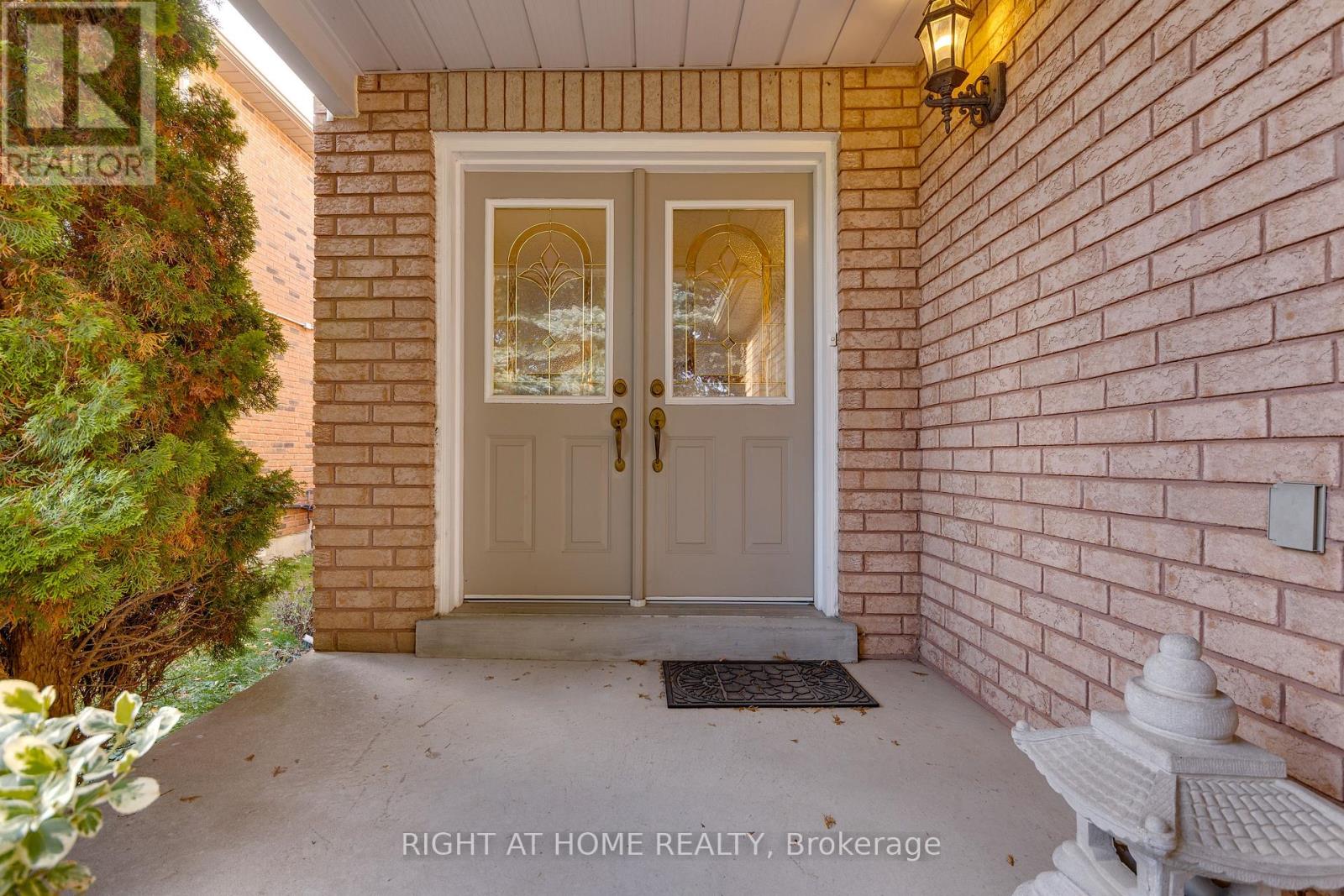1338 Vincent Crescent, Innisfil, Ontario  L9S 1Z8 - Photo 4 - N12578818