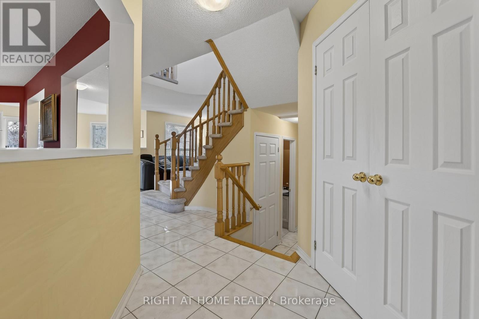 1338 Vincent Crescent, Innisfil, Ontario  L9S 1Z8 - Photo 6 - N12578818