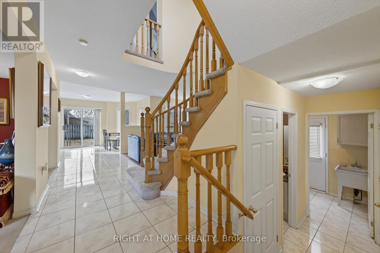 1338 Vincent Crescent, Innisfil, Ontario  L9S 1Z8 - Photo 7 - N12578818