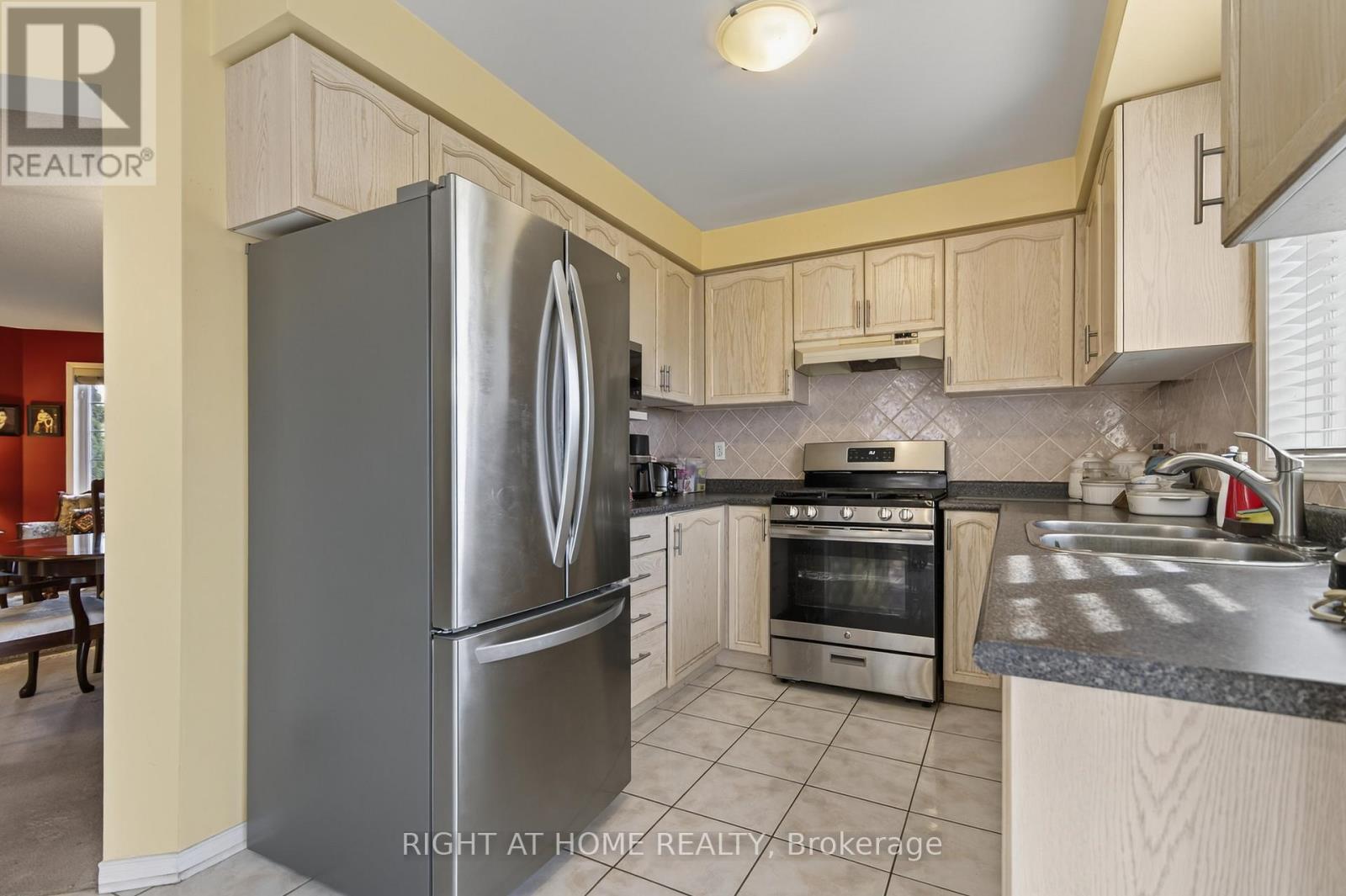 1338 Vincent Crescent, Innisfil, Ontario  L9S 1Z8 - Photo 8 - N12578818