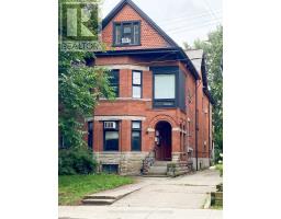 4 - 72 WALMER ROAD, Toronto, Ontario