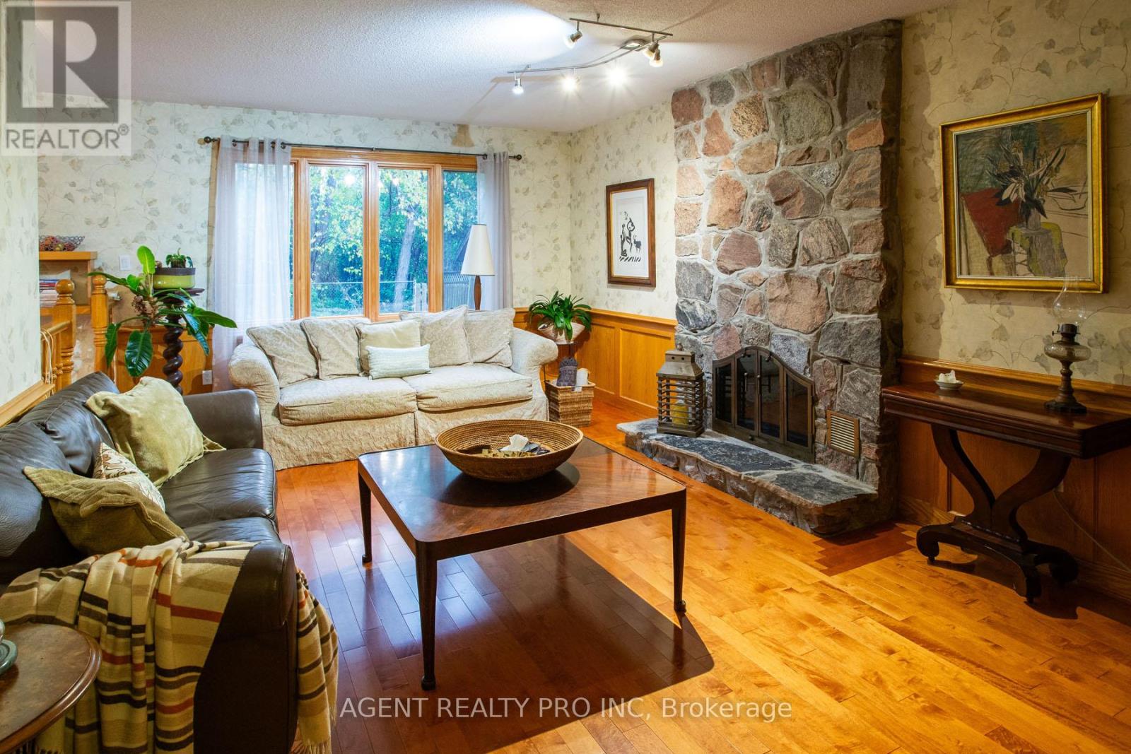 922 Country Club Crescent, London South, Ontario  N6C 5R5 - Photo 10 - X12578950