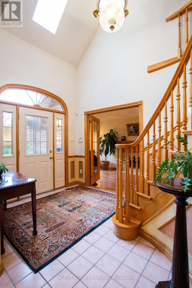 922 Country Club Crescent, London South, Ontario  N6C 5R5 - Photo 5 - X12578950