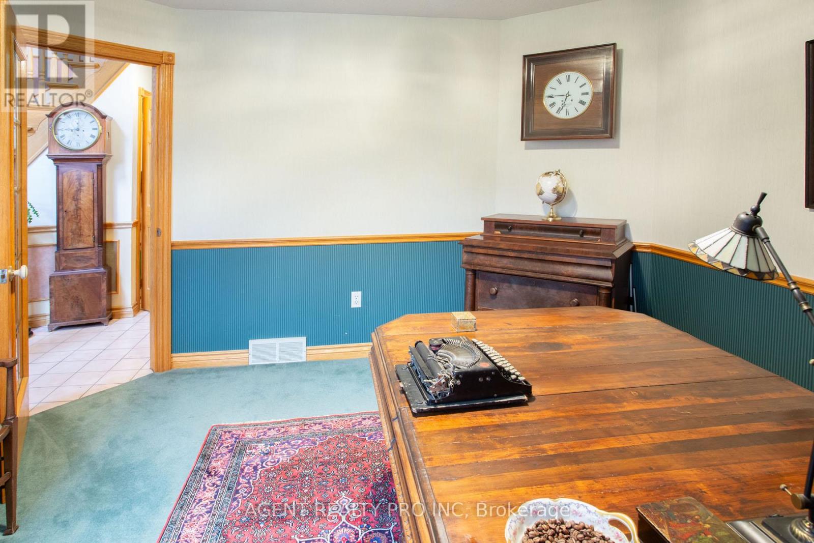 922 Country Club Crescent, London South, Ontario  N6C 5R5 - Photo 8 - X12578950