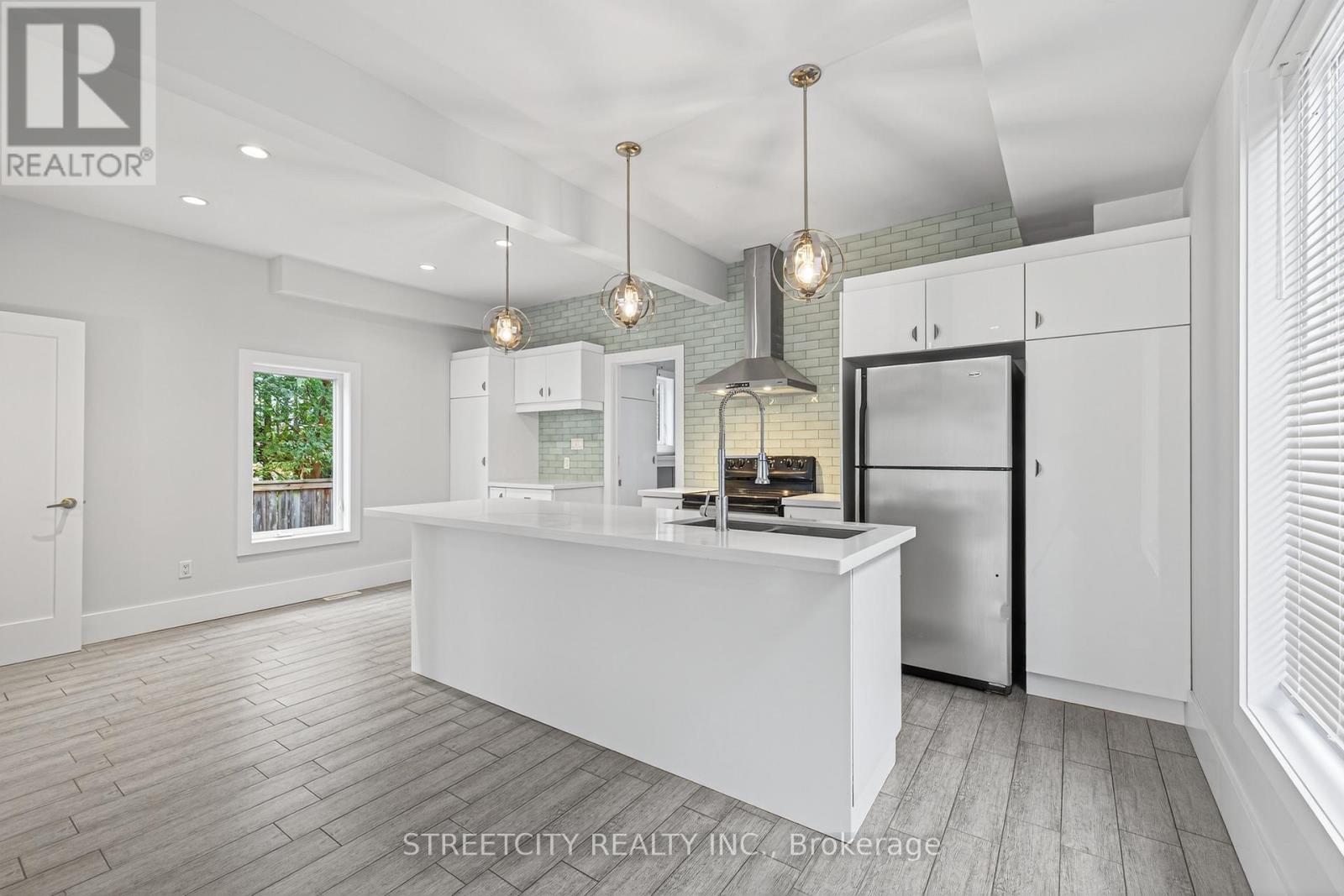 80 Tecumseh Avenue E, London South, Ontario  N6C 1R9 - Photo 10 - X12579048