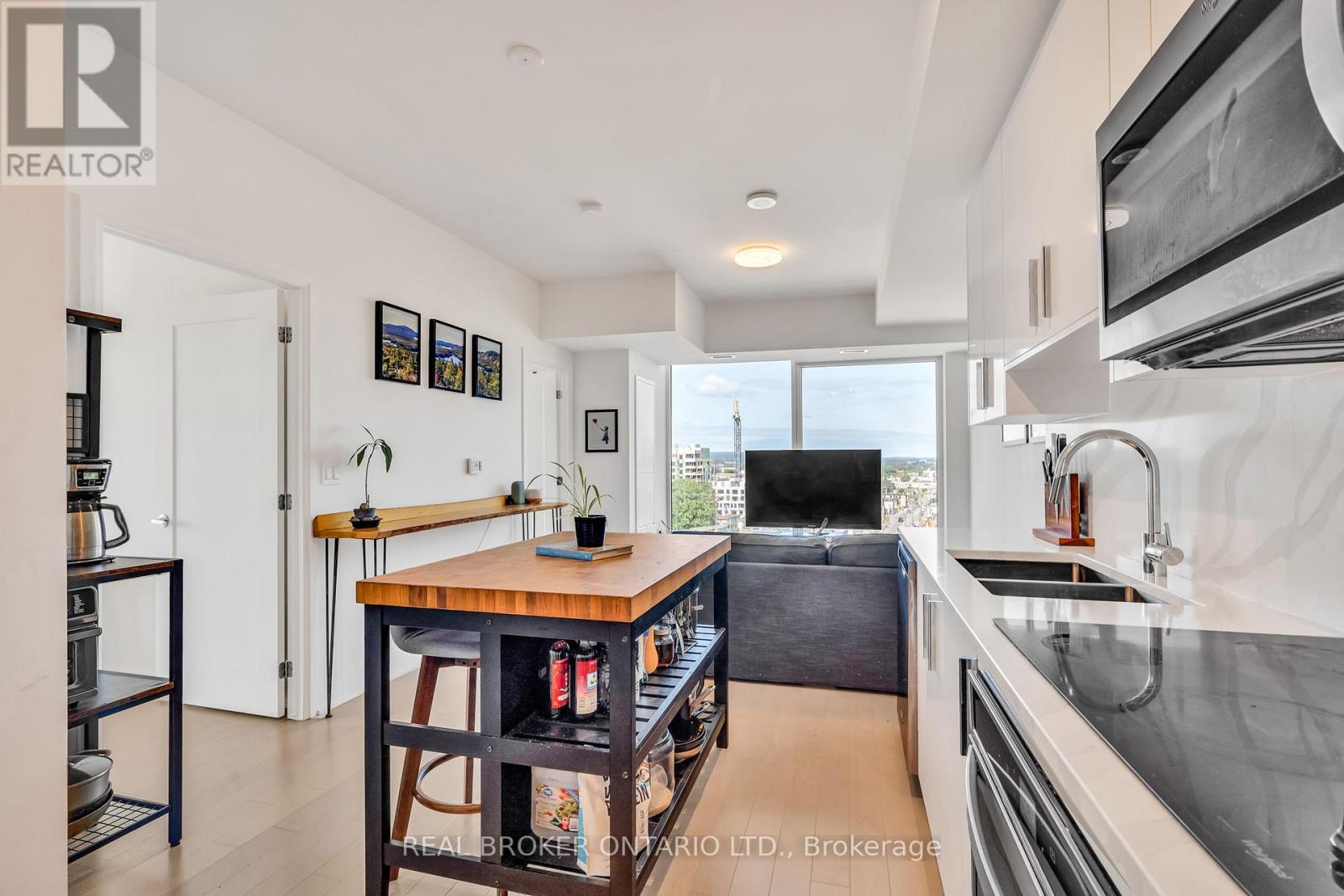 805 Unit #802 Carling Avenue, Ottawa, Ontario  K1S 5W9 - Photo 4 - X12578984