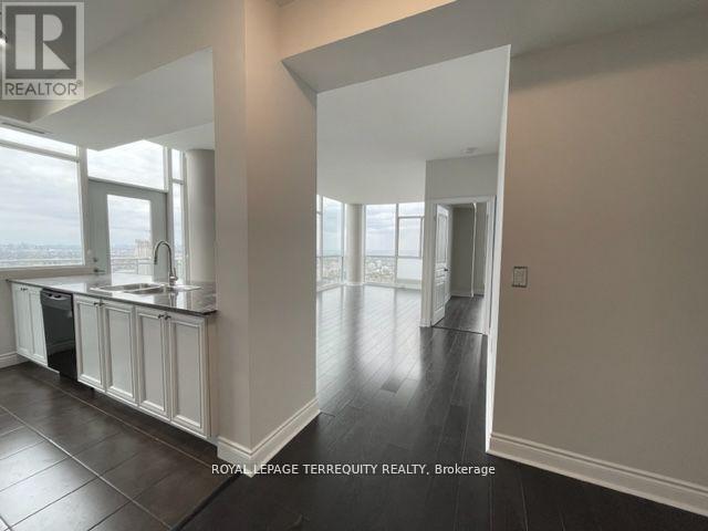 Ph3 - 225 Webb Drive, Mississauga, Ontario  L5B 4P2 - Photo 11 - W12578904