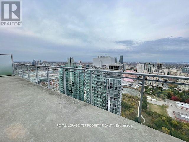 Ph3 - 225 Webb Drive, Mississauga, Ontario  L5B 4P2 - Photo 4 - W12578904