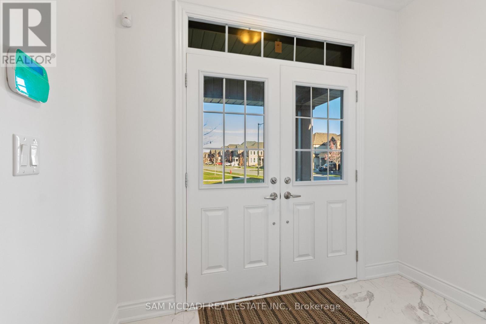 58 Workgreen Park Way, Brampton, Ontario  L6Y 6J7 - Photo 4 - W12578920