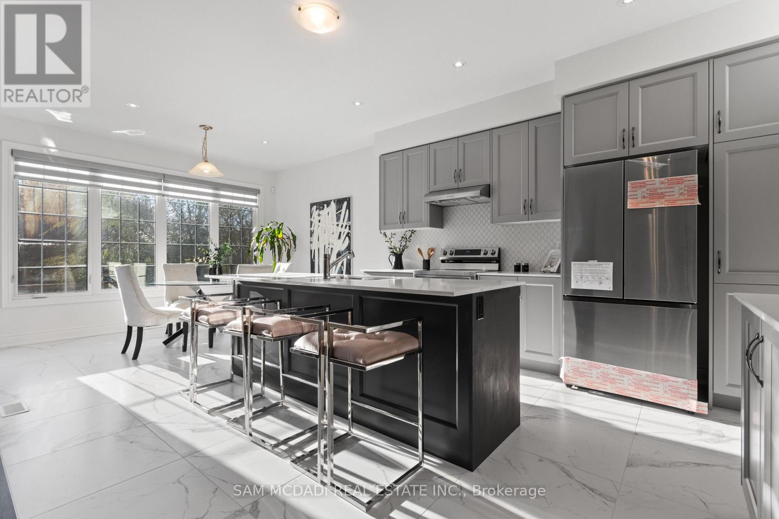 58 Workgreen Park Way, Brampton, Ontario  L6Y 6J7 - Photo 9 - W12578920