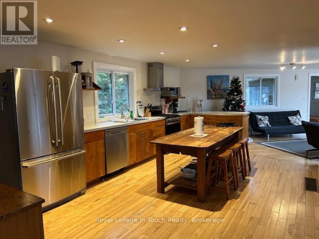 21 Lakeview Crescent, Tiny, Ontario  L9M 1R2 - Photo 9 - S12579076