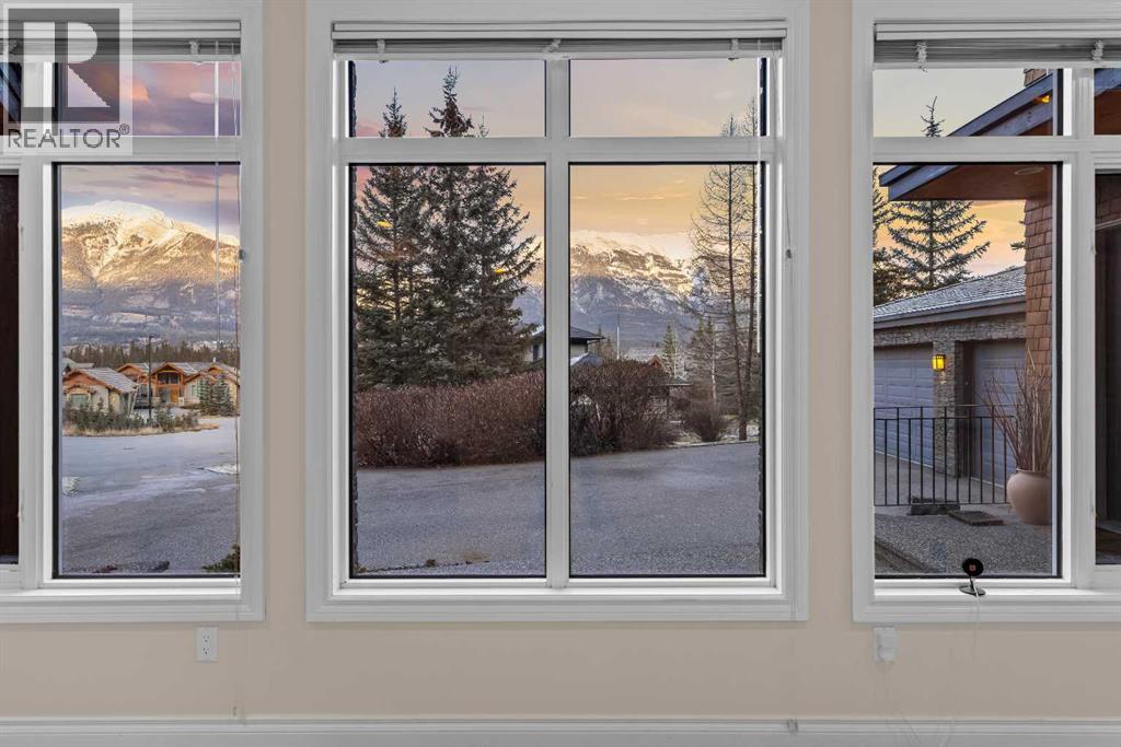 4 Prospect Close, Canmore, Alberta  T1W 2S3 - Photo 10 - A2272225