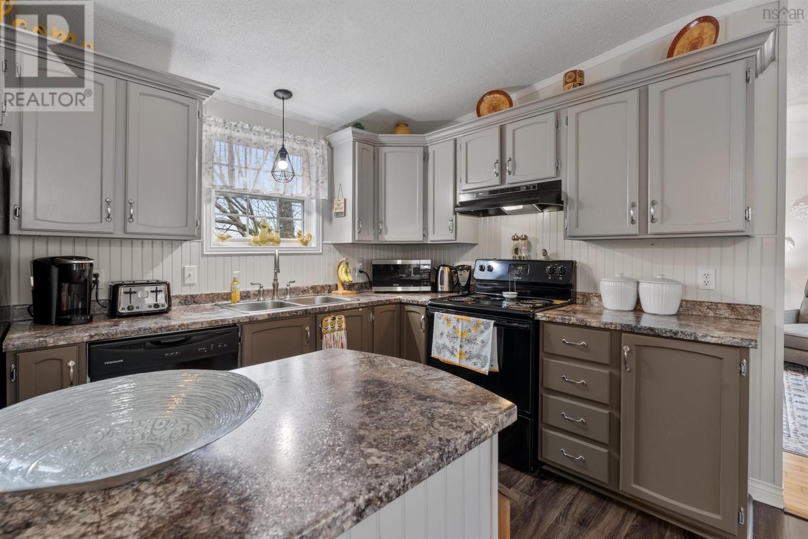 30 Stanley Street, Sackville, Nova Scotia  B4E 1E9 - Photo 8 - 202528590