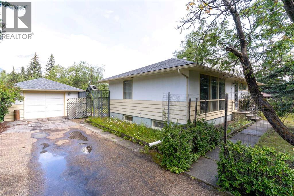 125 Rainbow Avenue, Banff, Alberta T1L 1A1 - Photo 3 - A2249719