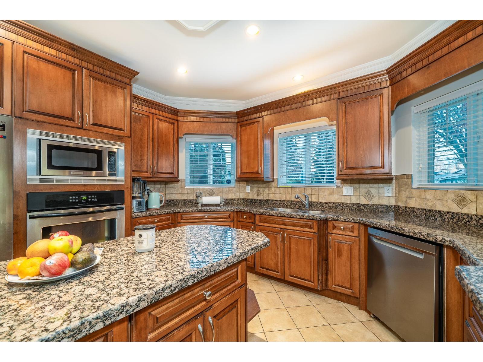 6368 189a Street, Surrey, British Columbia  V3S 8S3 - Photo 17 - R3070304