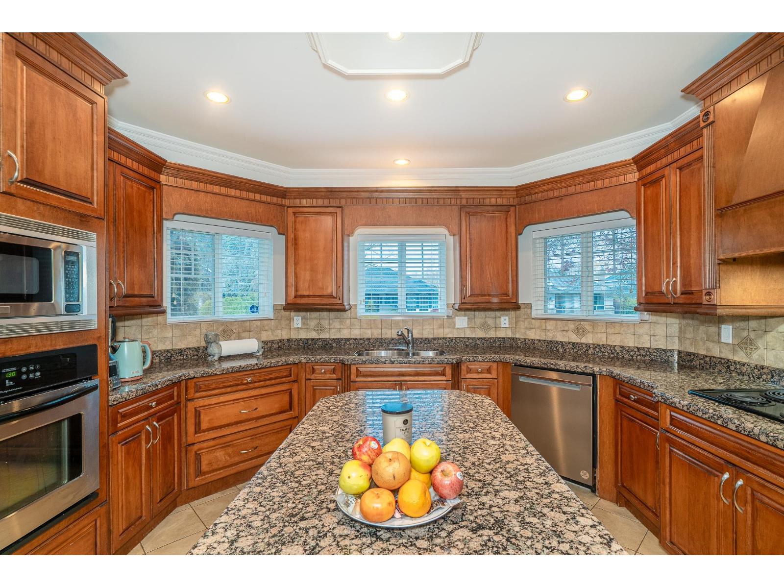 6368 189a Street, Surrey, British Columbia  V3S 8S3 - Photo 18 - R3070304