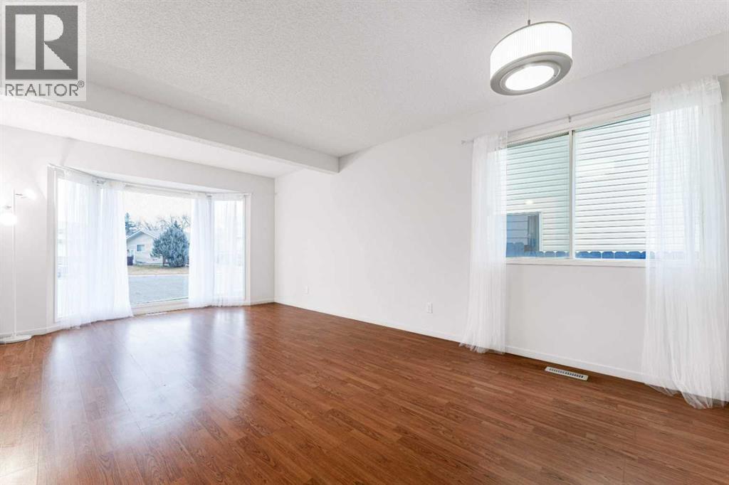 43 Sunmills Court Se, Calgary, Alberta  T2X 2R4 - Photo 4 - A2271576