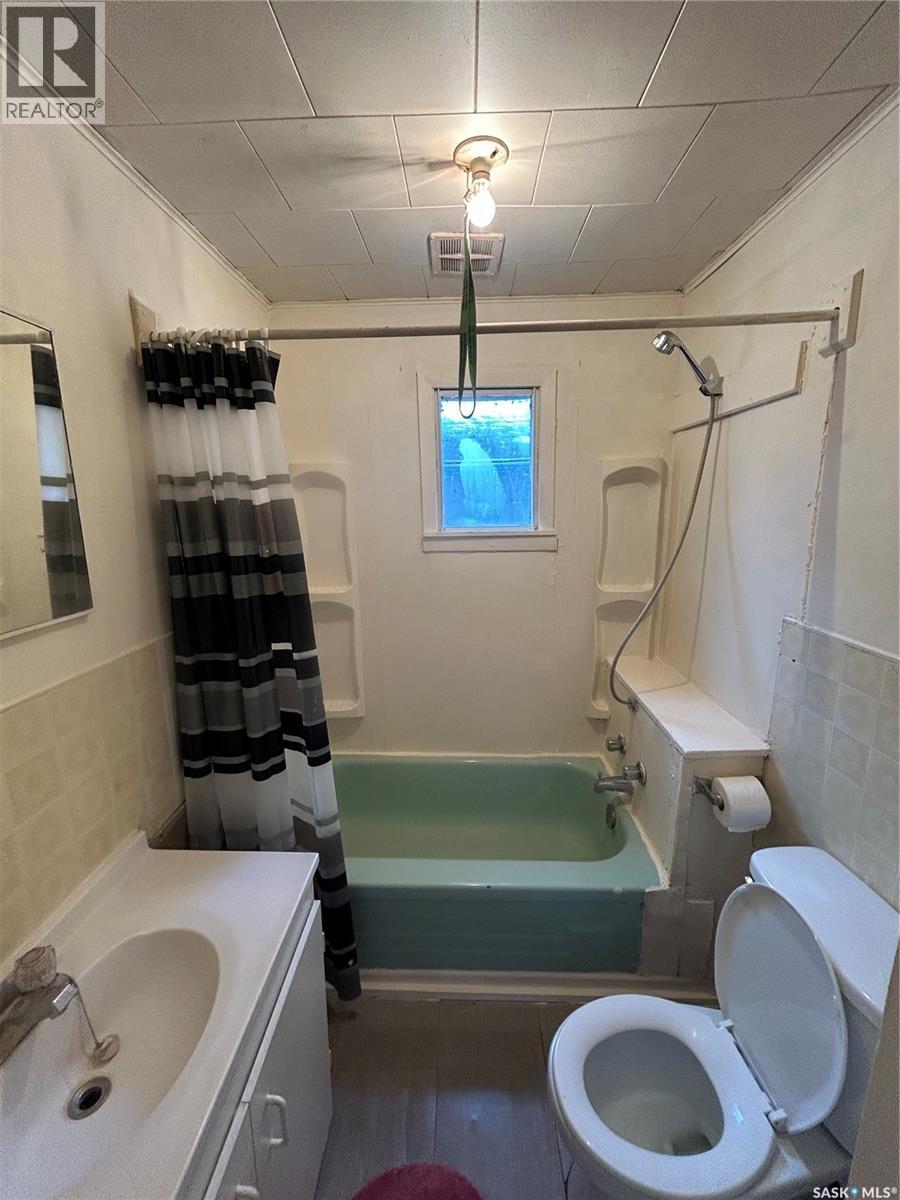 105 1st Avenue W, Parkside, Saskatchewan  S0J 2A0 - Photo 3 - SK024753