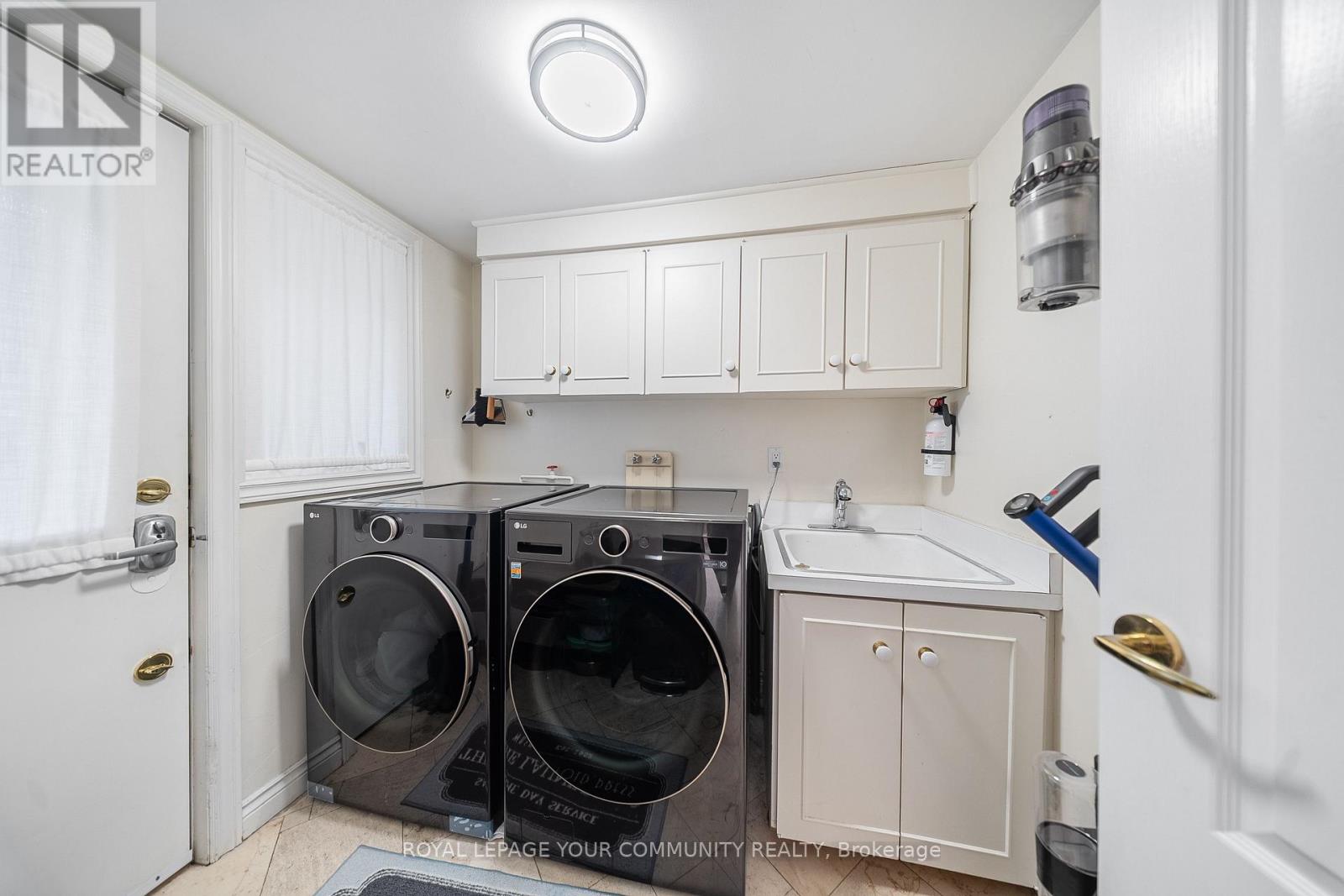 154 Old Yonge Street, Toronto, Ontario  M2P 1P9 - Photo 24 - C12578936