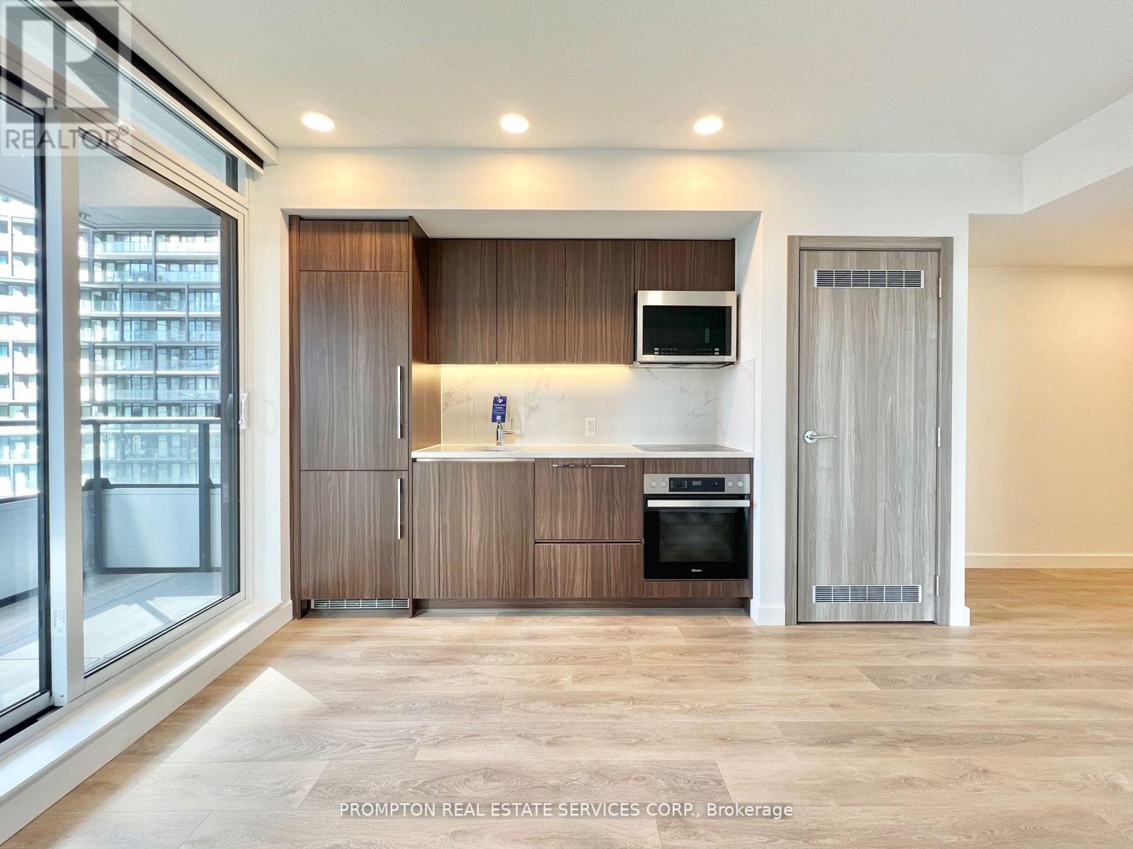 607 - 38 Widmer Street E, Toronto, Ontario  M5V 2E9 - Photo 2 - C12578976