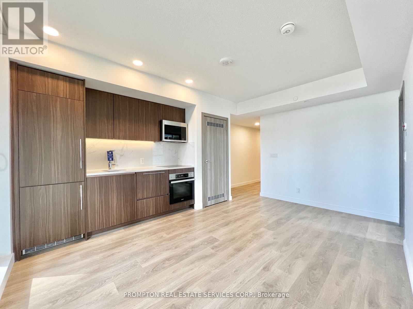 607 - 38 Widmer Street E, Toronto, Ontario  M5V 2E9 - Photo 3 - C12578976