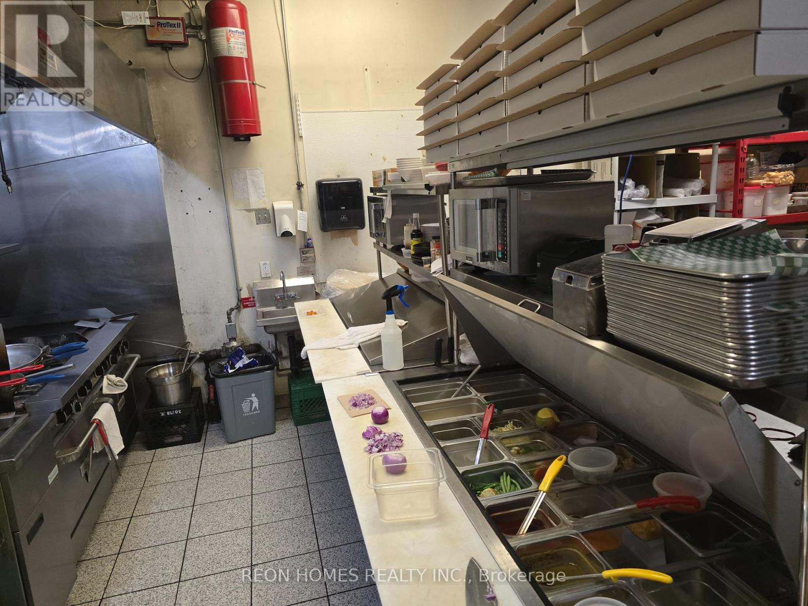 16 Holland Street, Bradford West Gwillimbury, Ontario  L3Z 2B2 - Photo 2 - N12579058