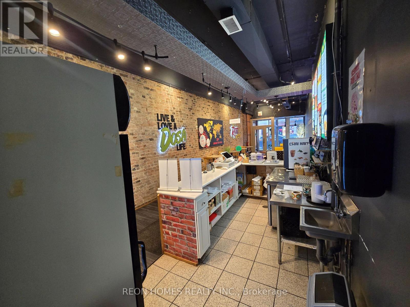 16 Holland Street, Bradford West Gwillimbury, Ontario  L3Z 2B2 - Photo 4 - N12579058