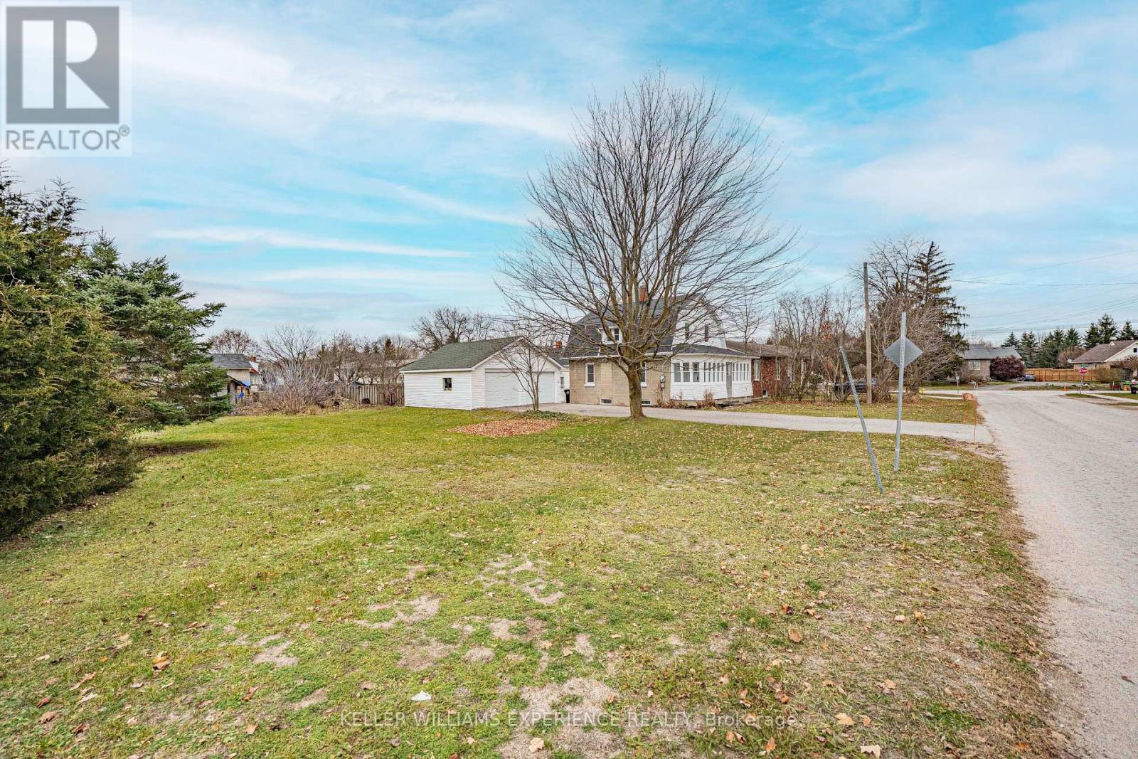 125 Raglan Street, Essa (Angus), Ontario  L0M 1B0 - Photo 4 - N12579106