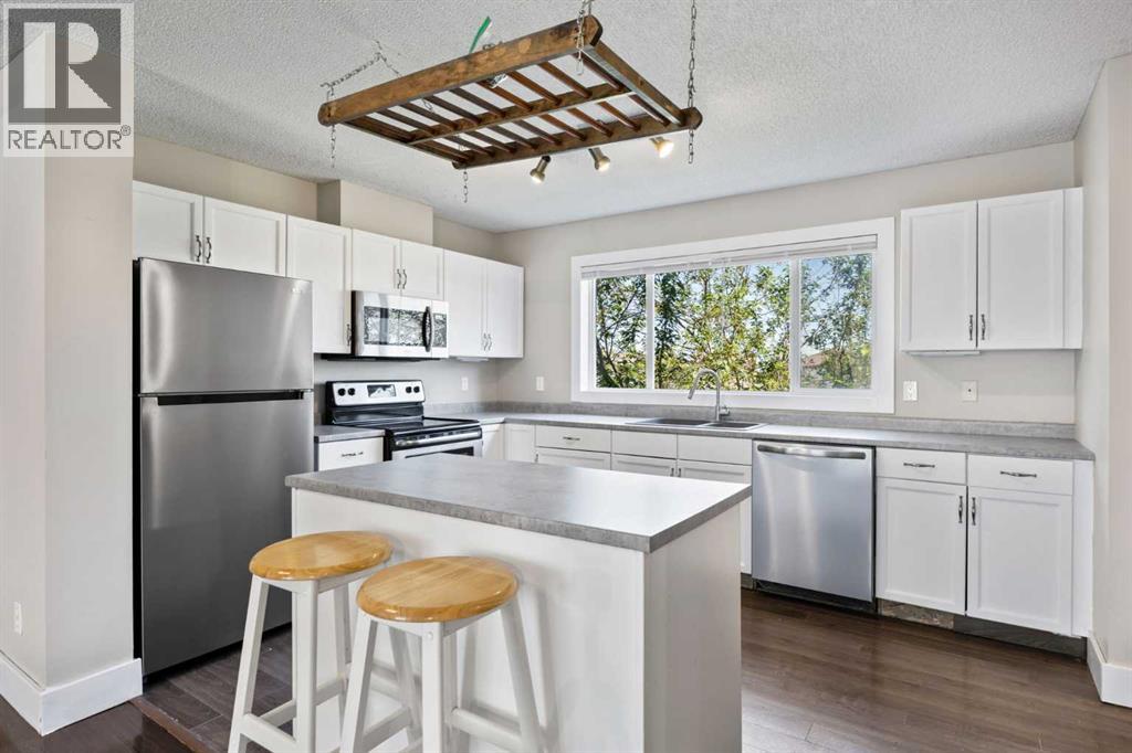 120 Prestwick Acres Lane Se, Calgary, Alberta  T2Z 3Y3 - Photo 7 - A2243312