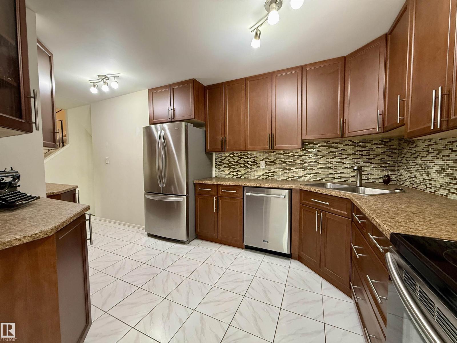 221 Callingwood Pl Nw, Edmonton, Alberta  T5T 2C6 - Photo 14 - E4461015