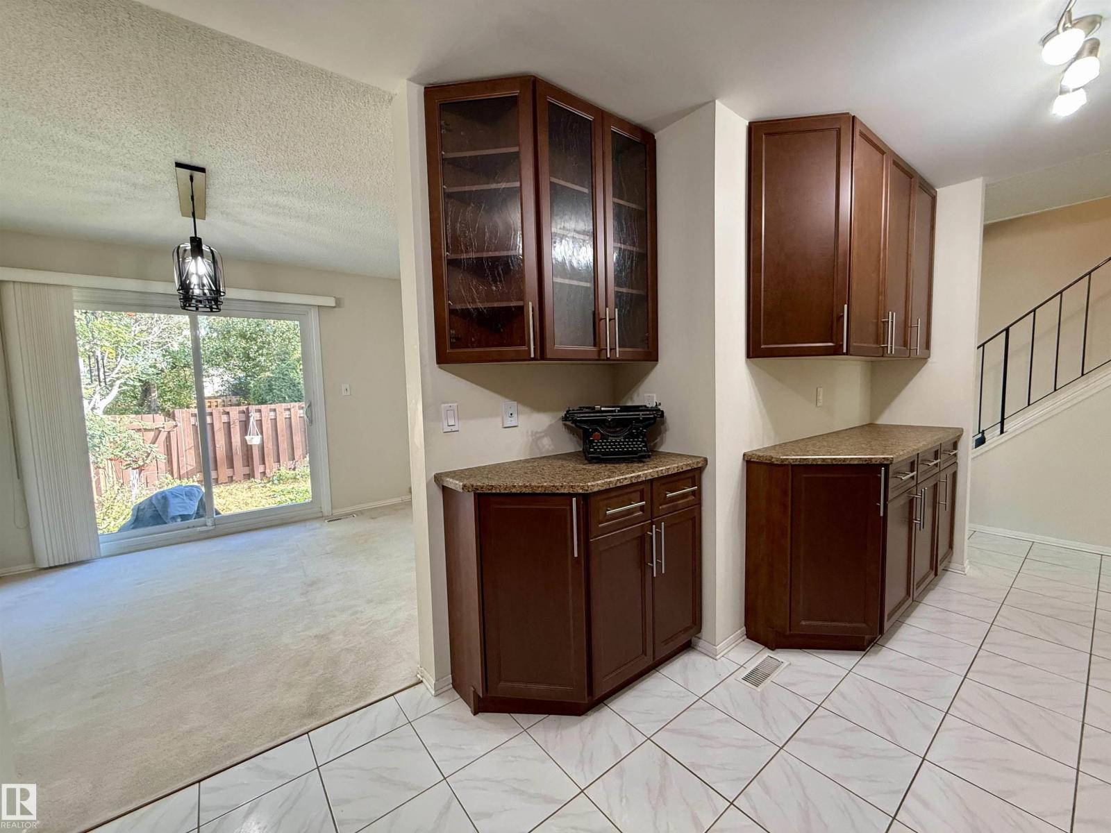 221 Callingwood Pl Nw, Edmonton, Alberta  T5T 2C6 - Photo 16 - E4461015