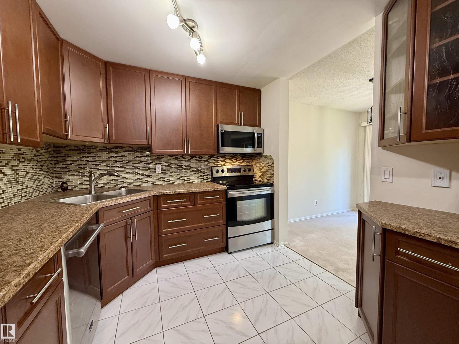 221 Callingwood Pl Nw, Edmonton, Alberta  T5T 2C6 - Photo 10 - E4461015