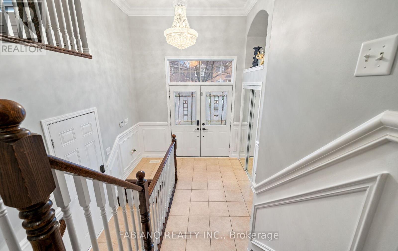 18 Birch Tree Trail, Brampton, Ontario  L6P 3M8 - Photo 4 - W12578930