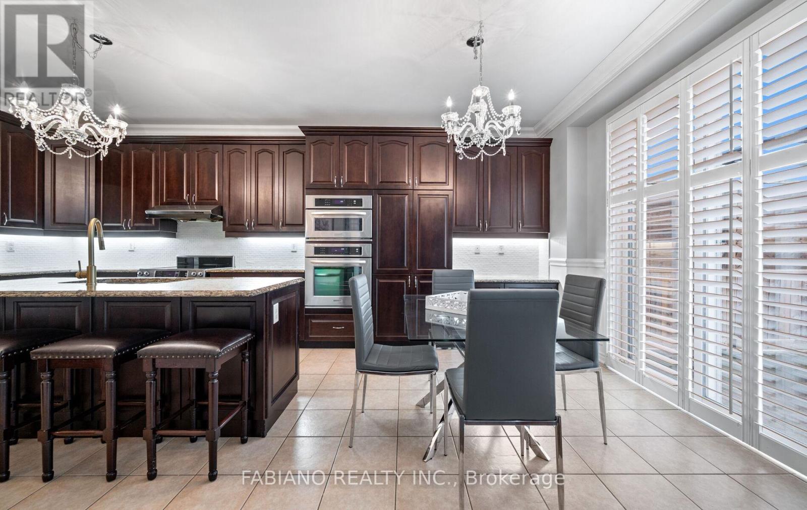 18 Birch Tree Trail, Brampton, Ontario  L6P 3M8 - Photo 8 - W12578930