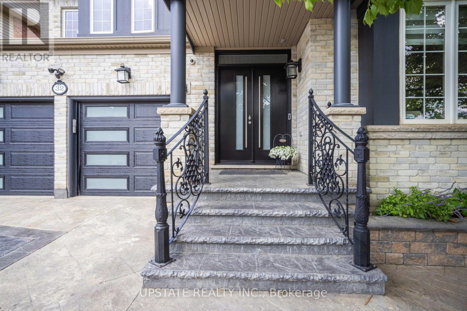 32 Cottonfield Circle, Caledon, Ontario  L7C 3M9 - Photo 4 - W12578932