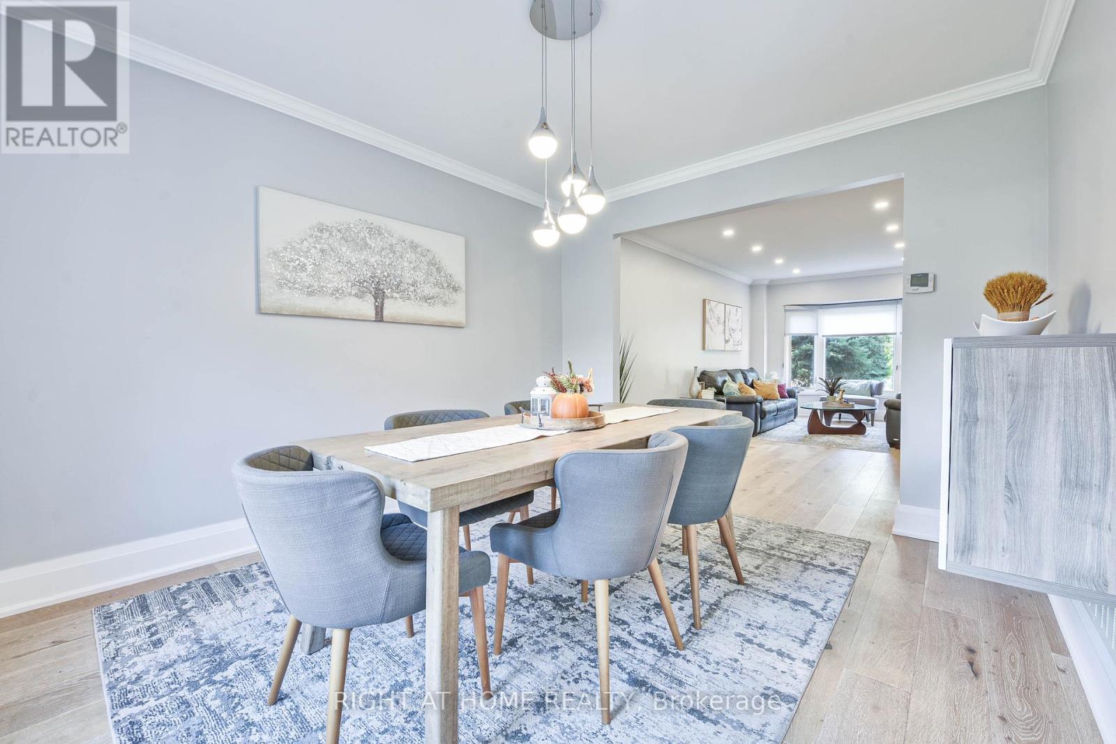 1517 Queensbury Crescent, Oakville, Ontario  L6H 4G6 - Photo 10 - W12579004