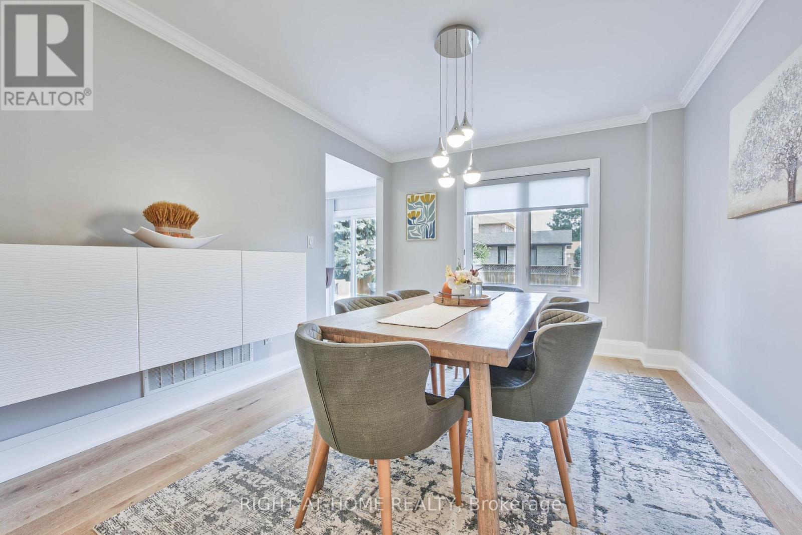 1517 Queensbury Crescent, Oakville, Ontario  L6H 4G6 - Photo 12 - W12579004