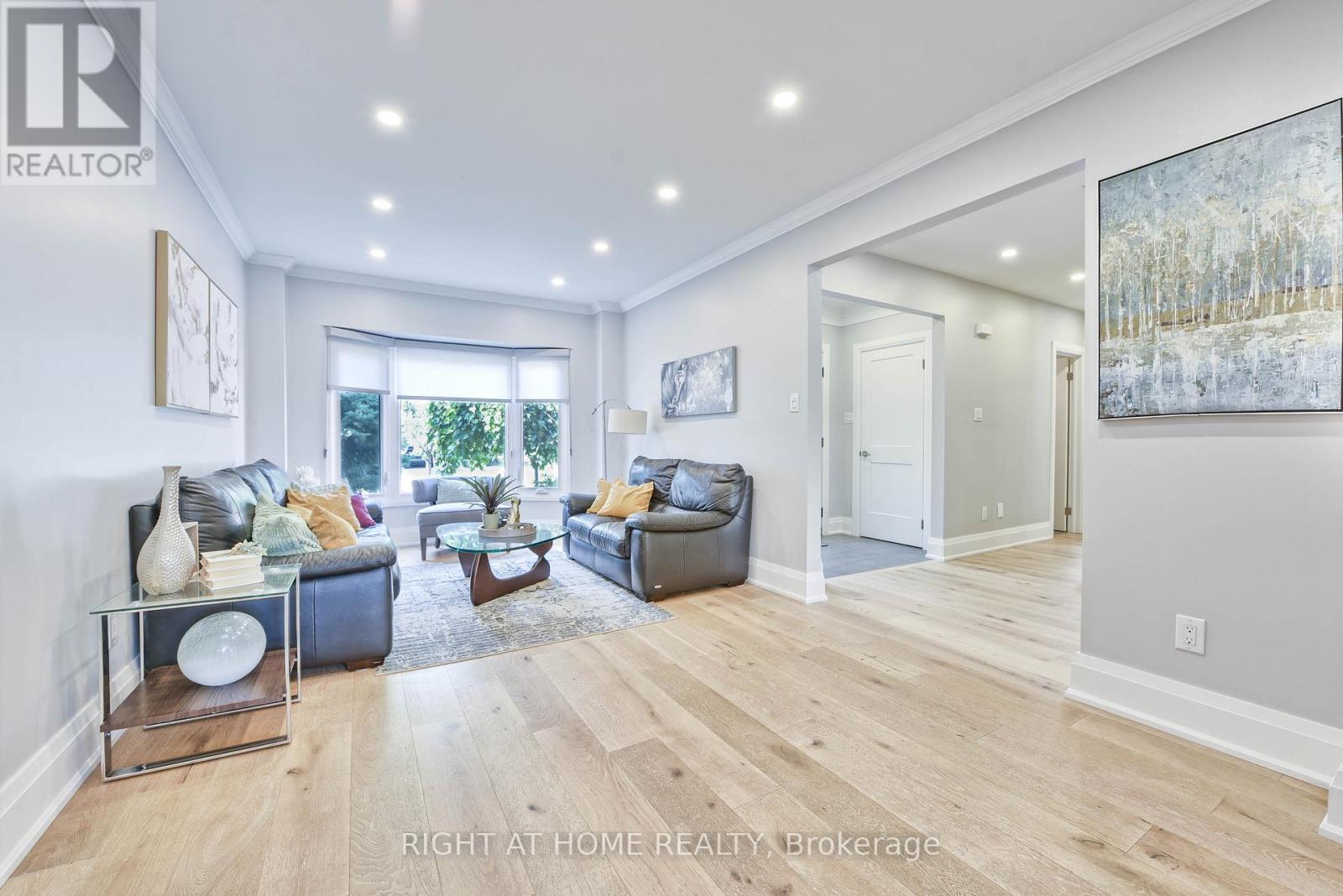 1517 Queensbury Crescent, Oakville, Ontario  L6H 4G6 - Photo 13 - W12579004