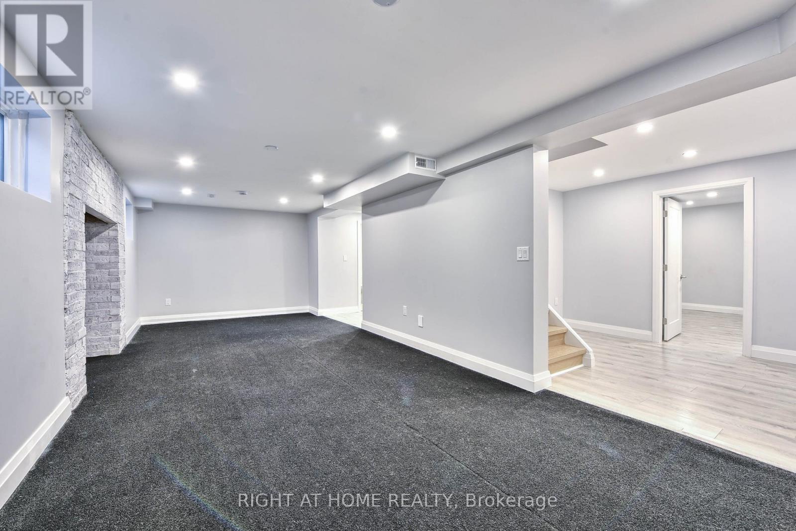 1517 Queensbury Crescent, Oakville, Ontario  L6H 4G6 - Photo 37 - W12579004